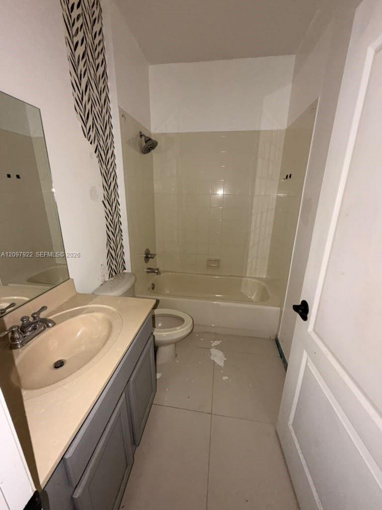 Подробнее 14318 5 / 3 2627 кв.футов $ 2026-09-30 0 Фото