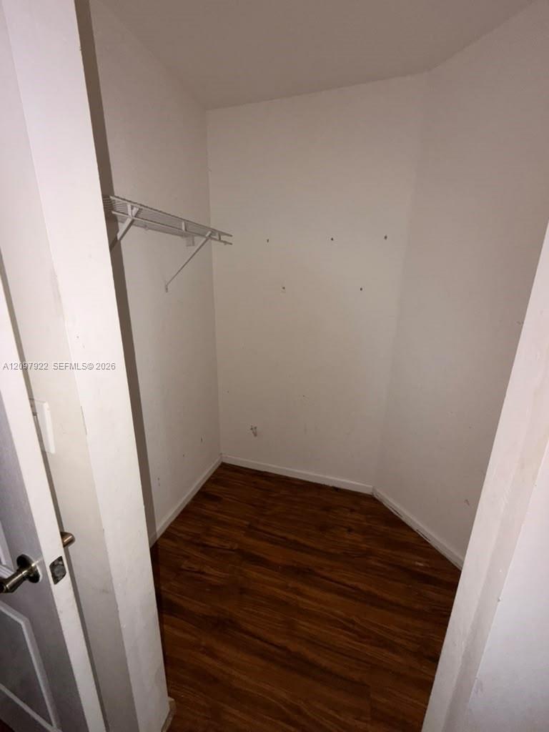 Подробнее 14318 5 / 3 2627 кв.футов $ 2026-09-30 0 Фото