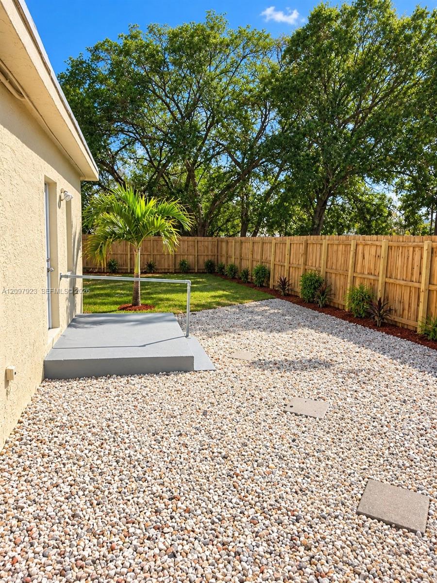   /  880 sq. ft. $ 2026-09-30 0 foto