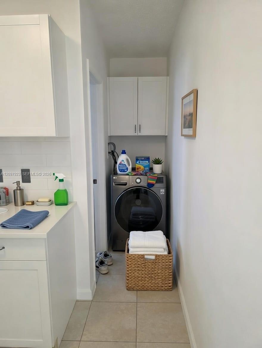   /  880 sq. ft. $ 2026-09-30 0 foto