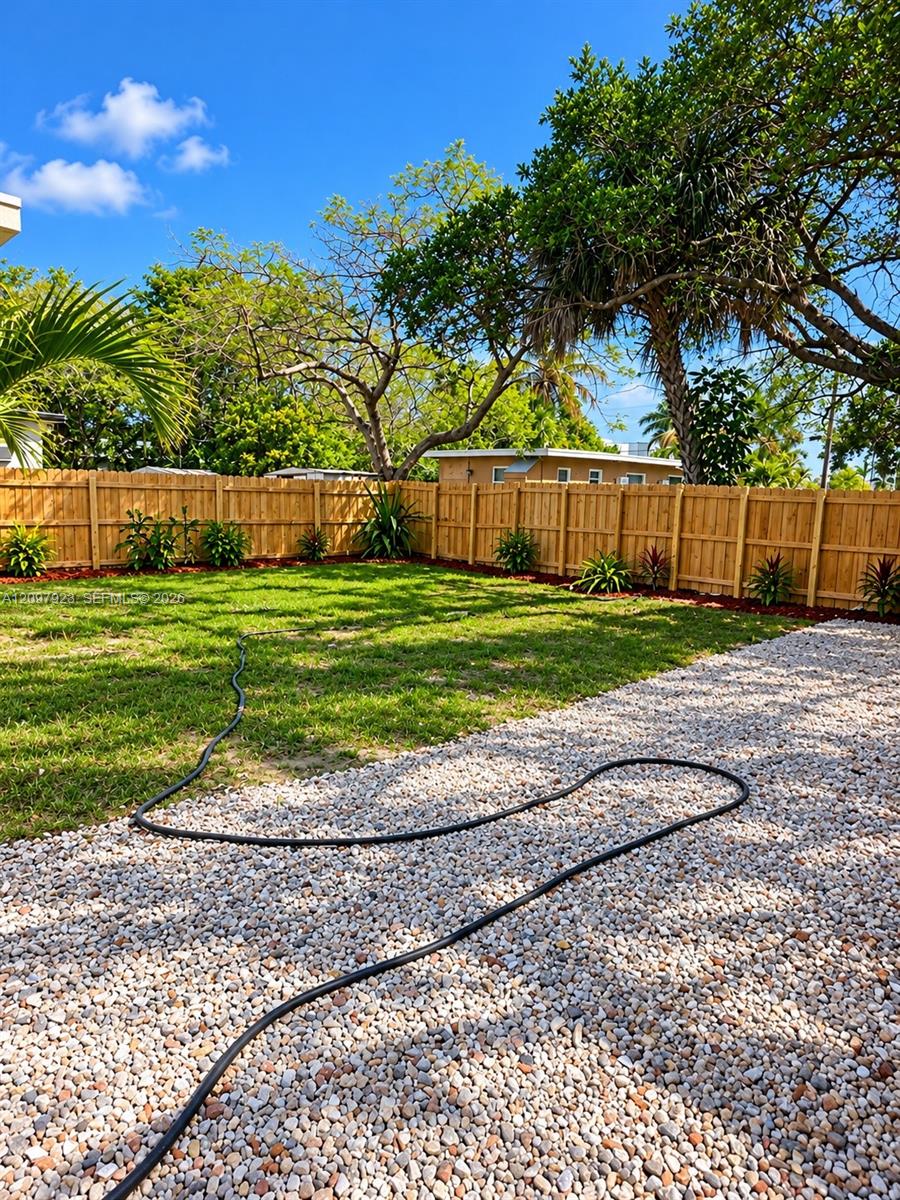   /  880 sq. ft. $ 2026-09-30 0 foto