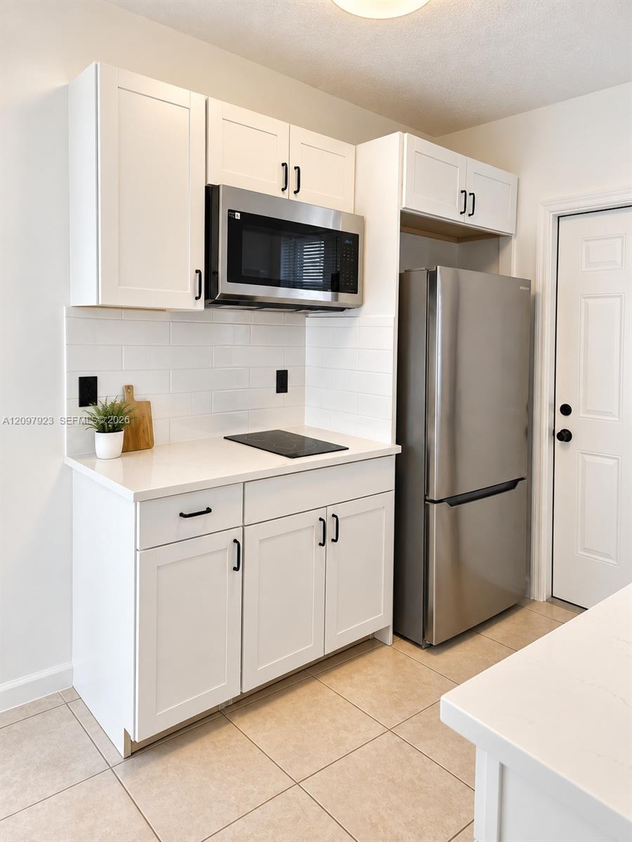   /  880 sq. ft. $ 2026-09-30 0 foto