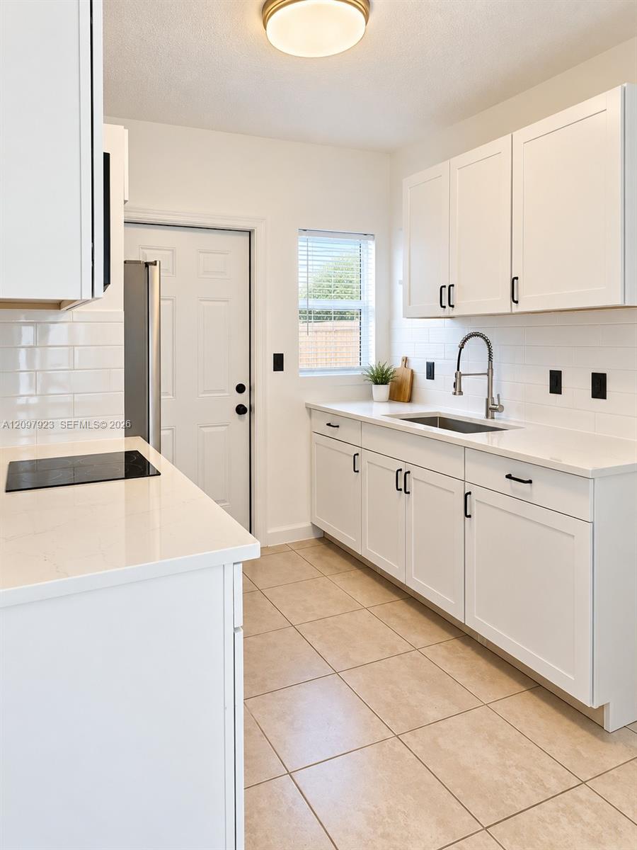   /  880 sq. ft. $ 2026-09-30 0 foto