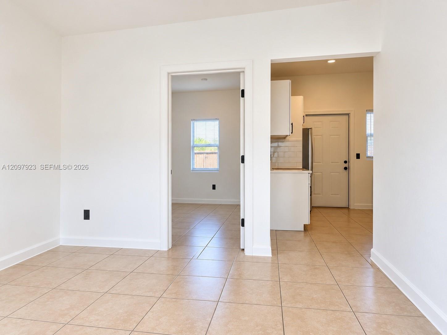  /  880 sq. ft. $ 2026-09-30 0 foto
