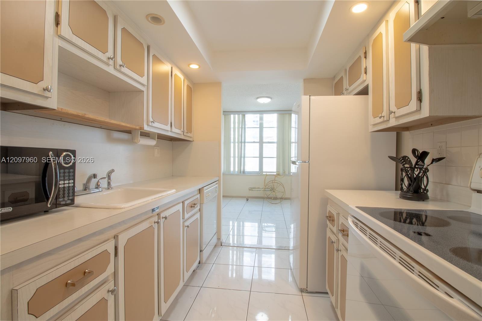 See details 911 1 / 2 938 sq. ft. $ 2026-09-30 0 Photo
