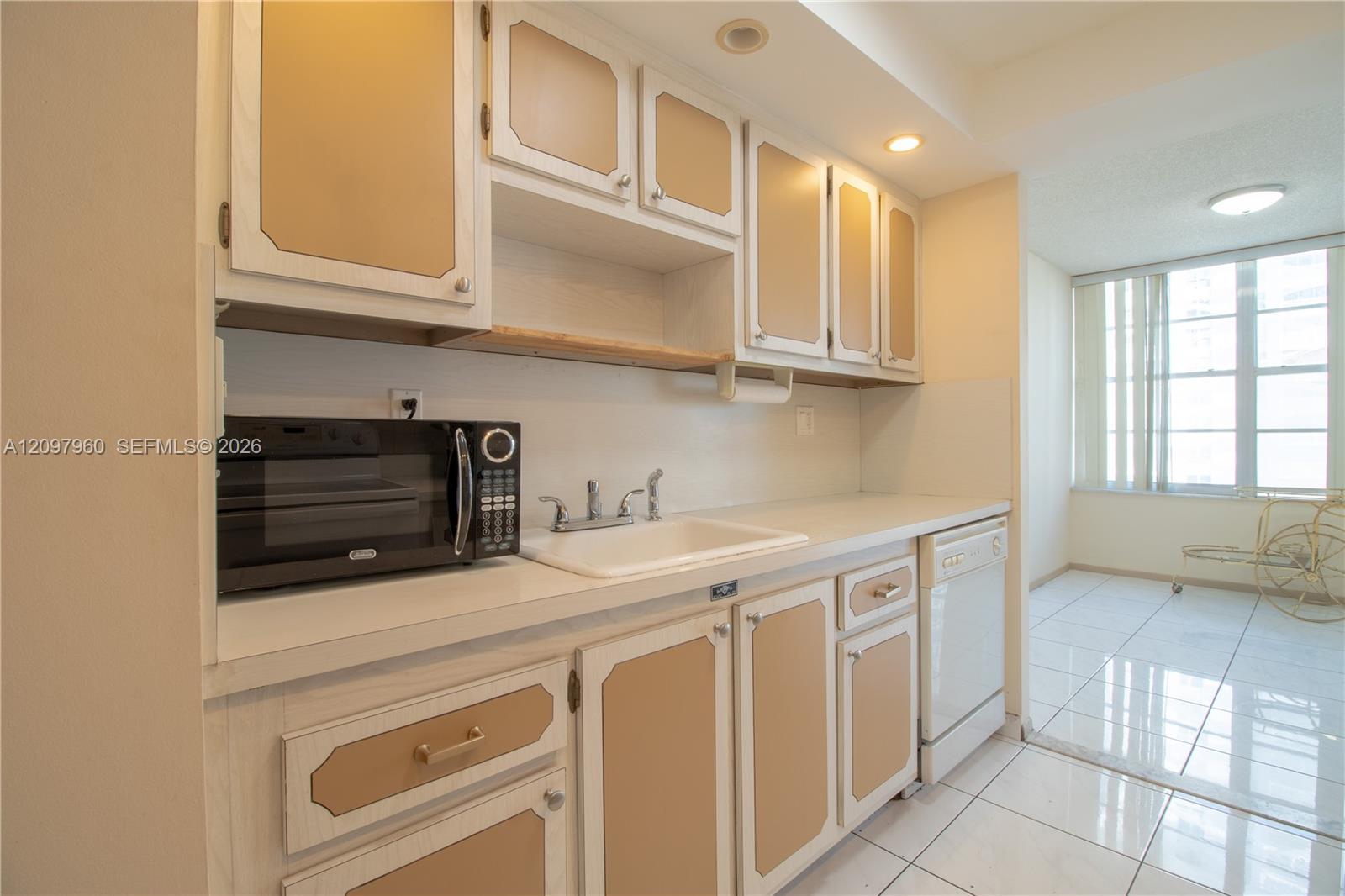 See details 911 1 / 2 938 sq. ft. $ 2026-09-30 0 Photo