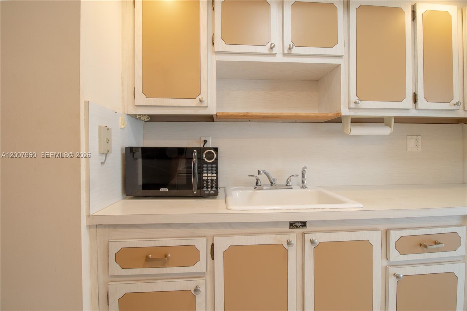 See details 911 1 / 2 938 sq. ft. $ 2026-09-30 0 Photo