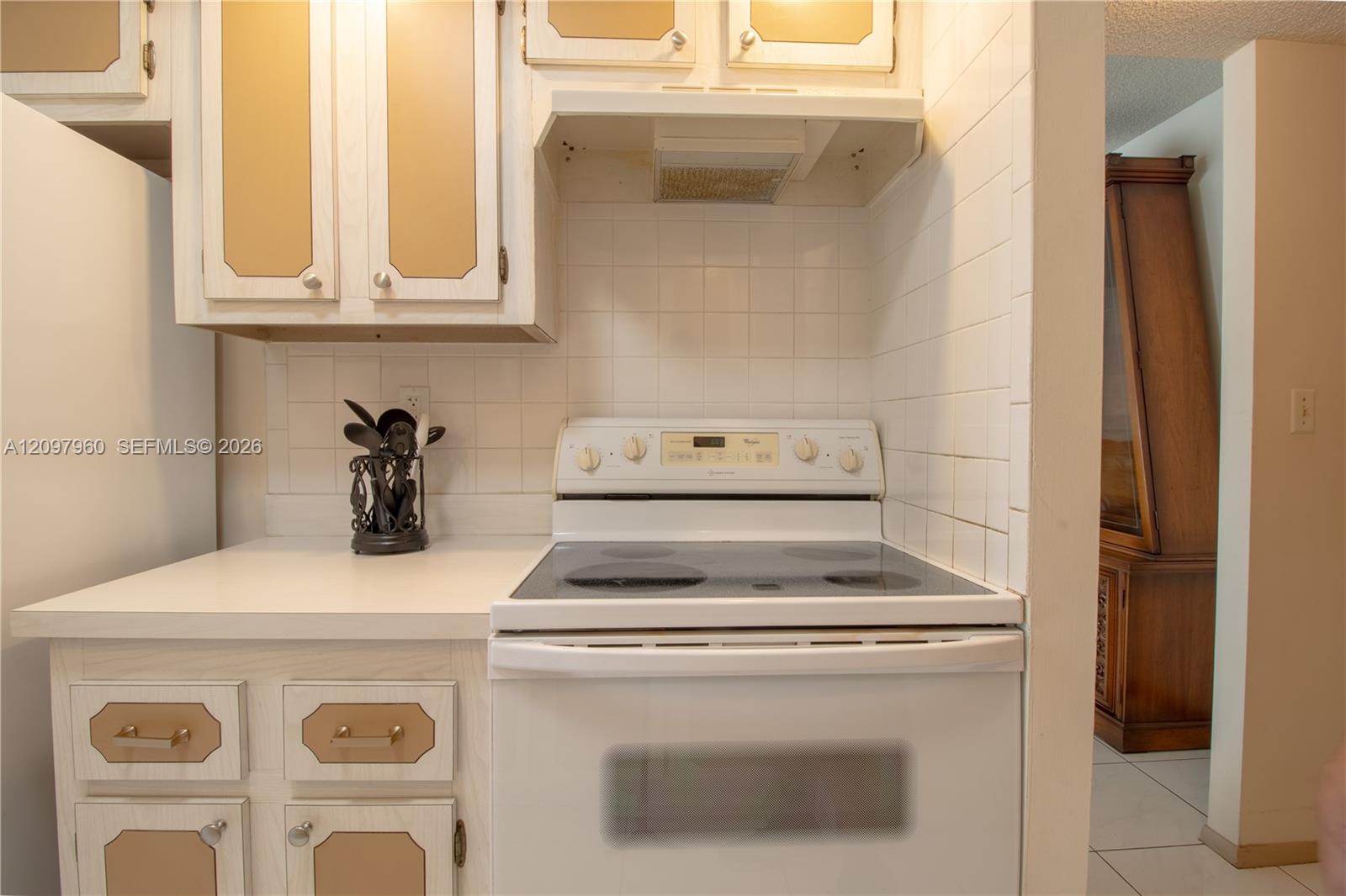 See details 911 1 / 2 938 sq. ft. $ 2026-09-30 0 Photo