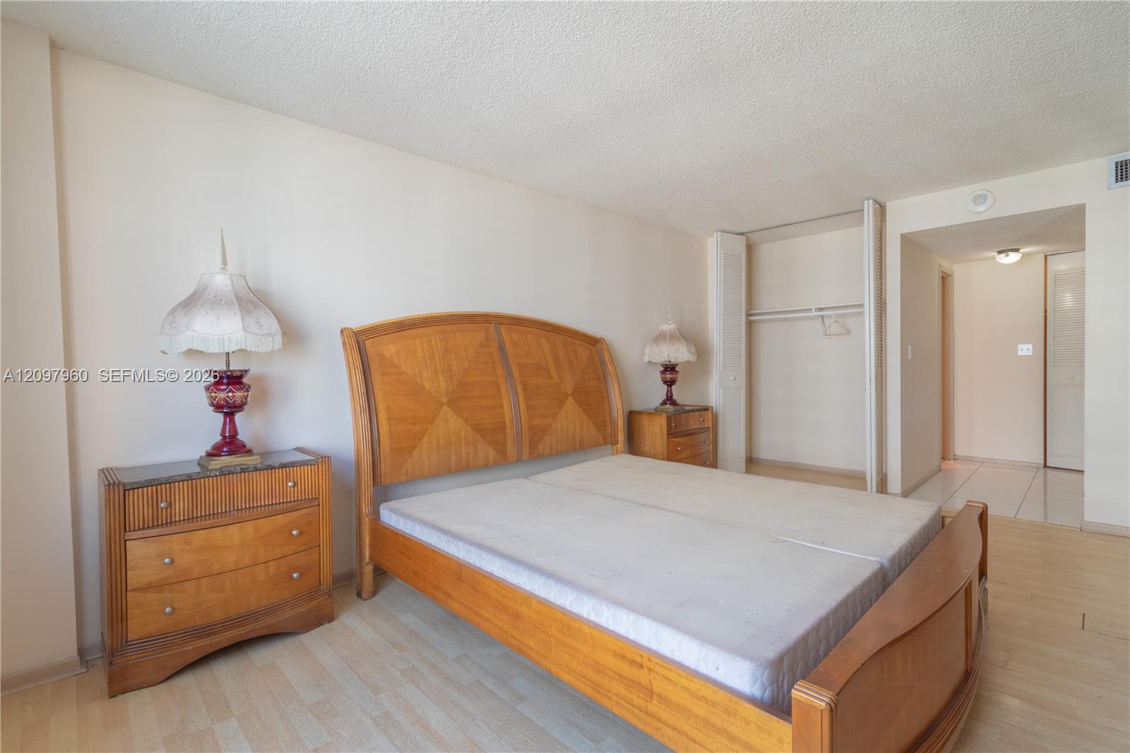 See details 911 1 / 2 938 sq. ft. $ 2026-09-30 0 Photo