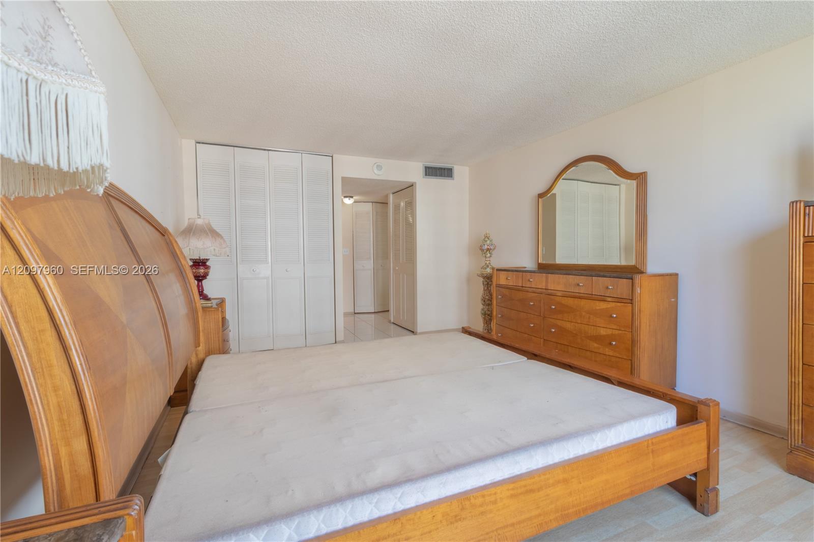 See details 911 1 / 2 938 sq. ft. $ 2026-09-30 0 Photo