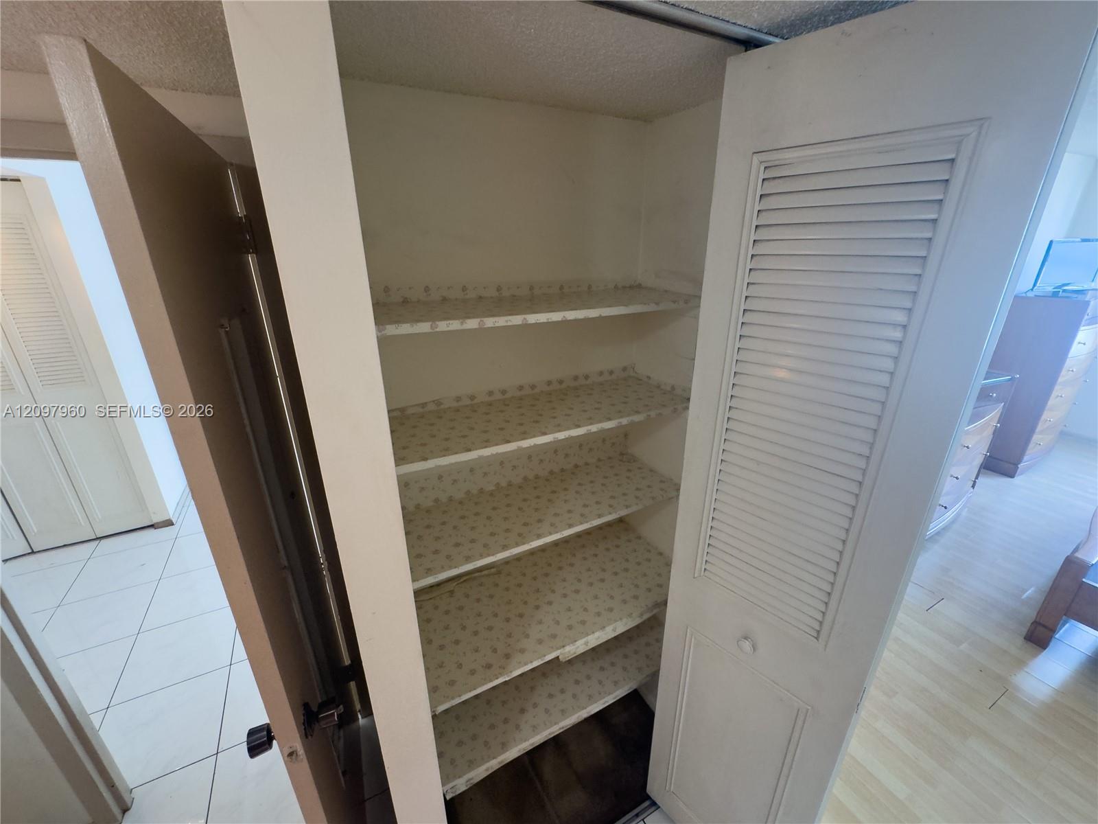 See details 911 1 / 2 938 sq. ft. $ 2026-09-30 0 Photo