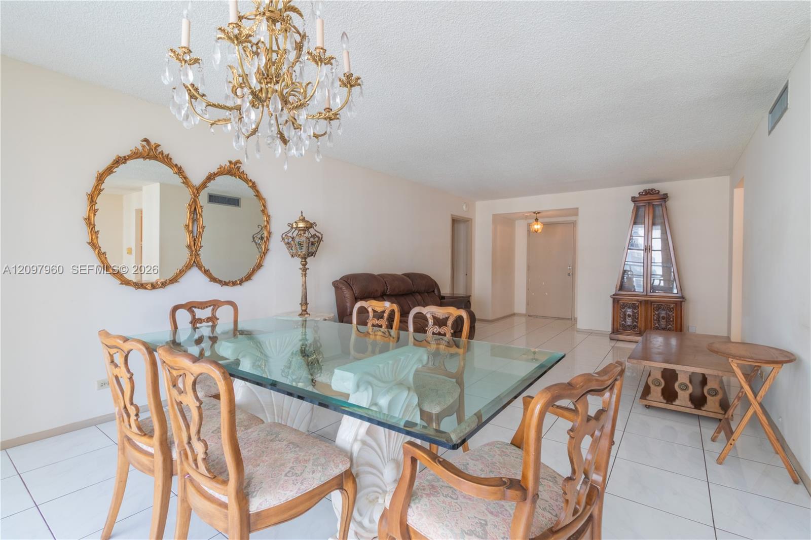 See details 911 1 / 2 938 sq. ft. $ 2026-09-30 0 Photo