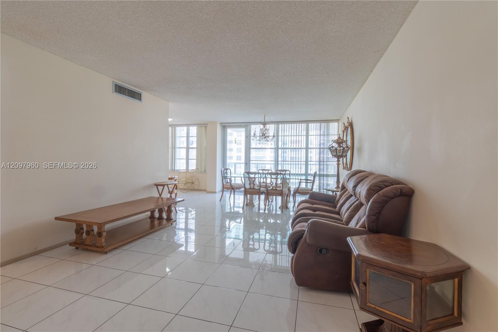 See details 911 1 / 2 938 sq. ft. $ 2026-09-30 0 Photo