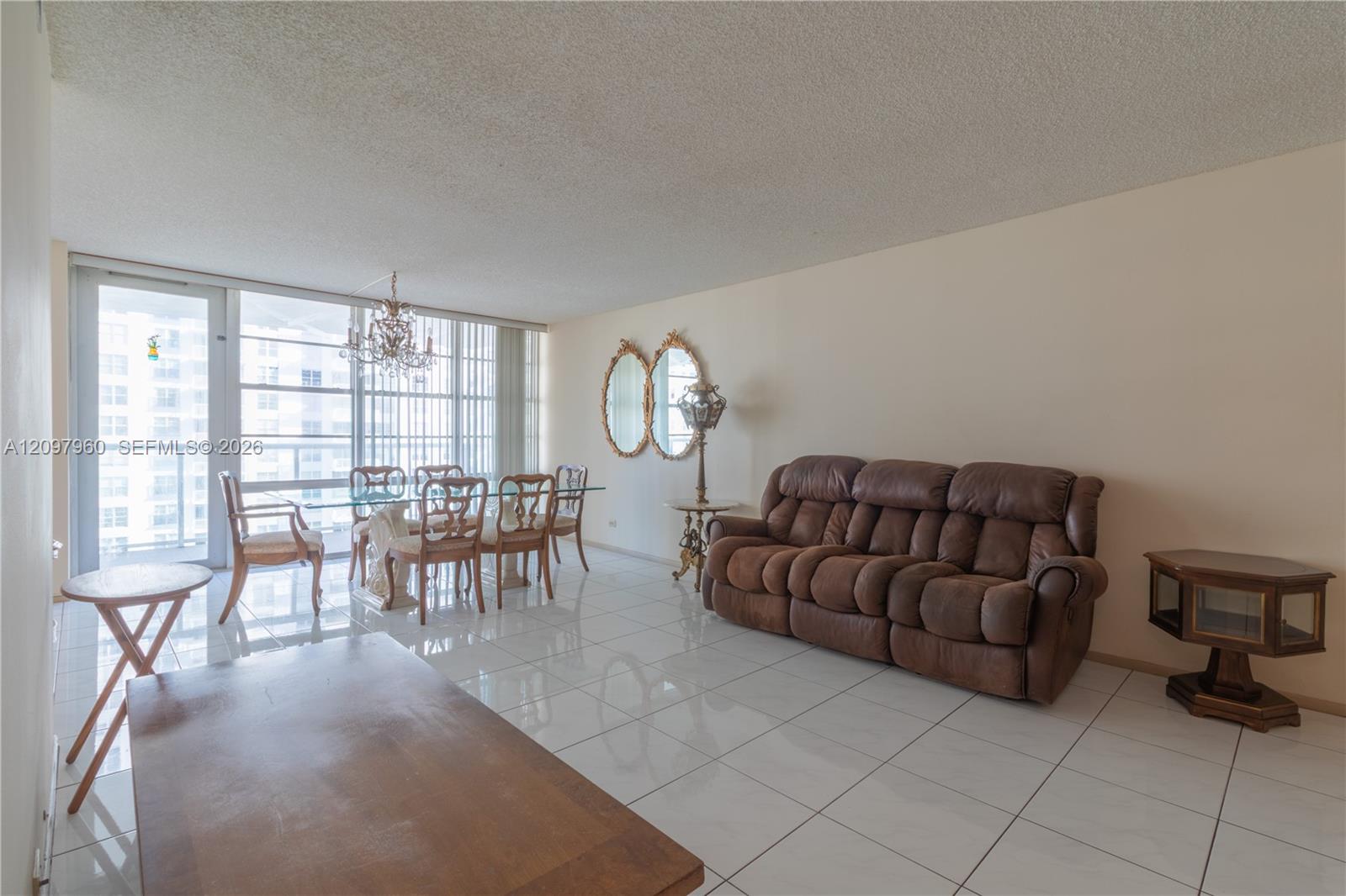 See details 911 1 / 2 938 sq. ft. $ 2026-09-30 0 Photo