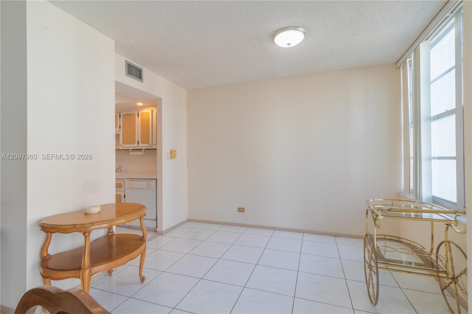 See details 911 1 / 2 938 sq. ft. $ 2026-09-30 0 Photo