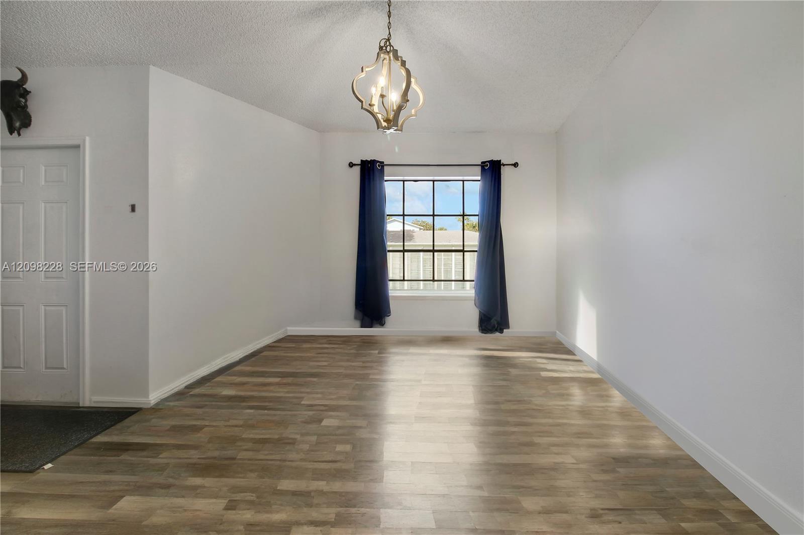 Ver detalles / 2384 sq. ft. $ 2026-09-30 0 foto
