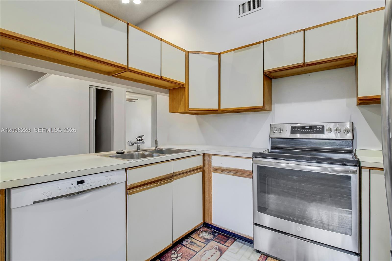 Ver detalles / 2384 sq. ft. $ 2026-09-30 0 foto