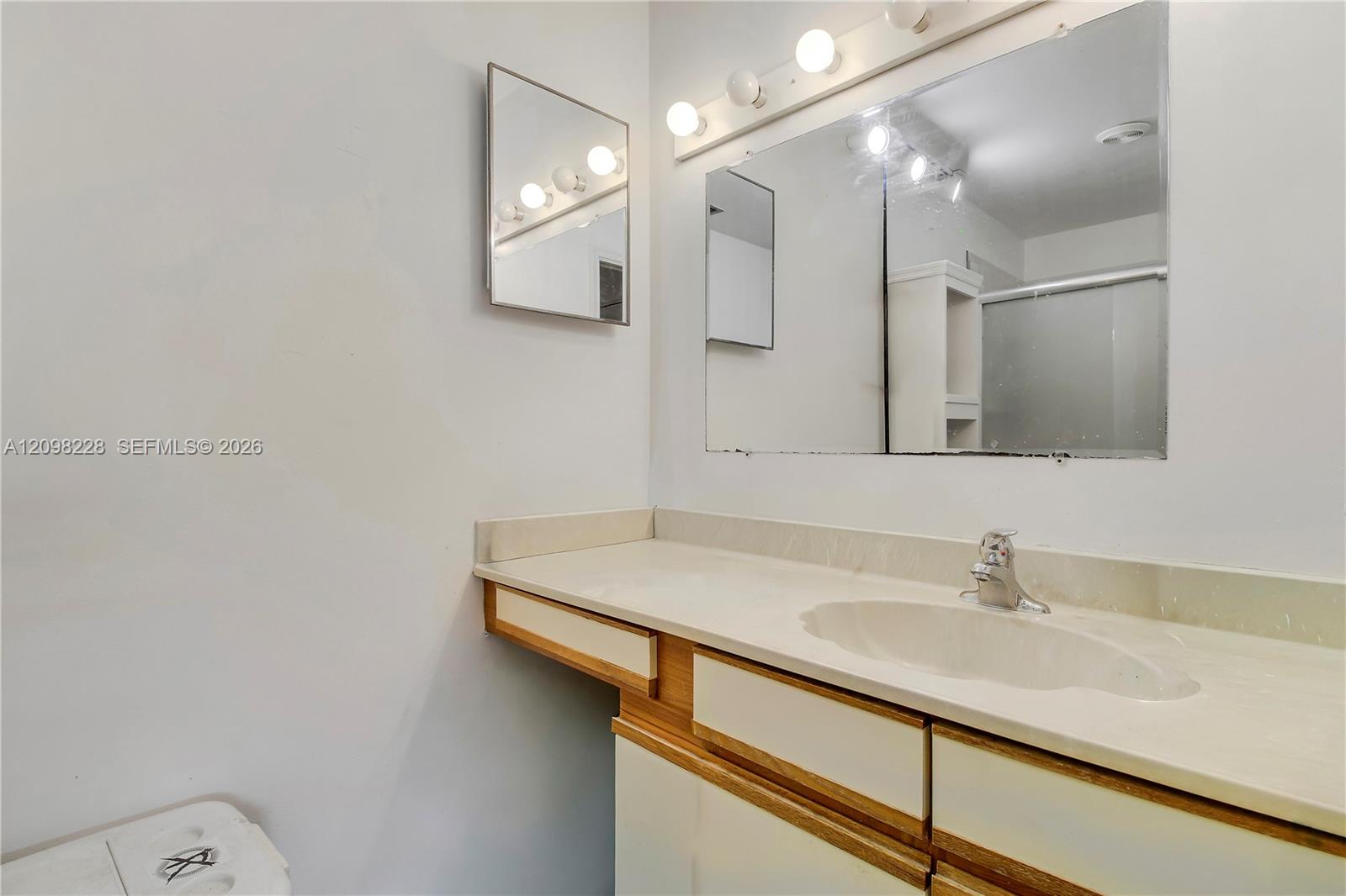 Ver detalles / 2384 sq. ft. $ 2026-09-30 0 foto