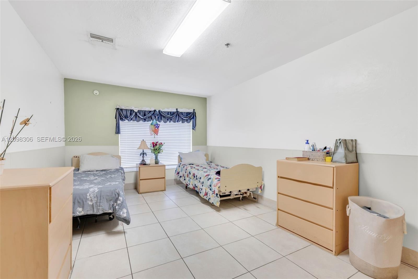   /   кв.футов $ 2026-09-30 0 Фото