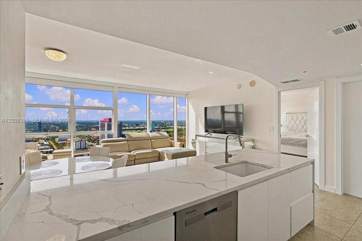 3607 1 / 1 871 sq. ft. $ 2026-09-30 0 foto