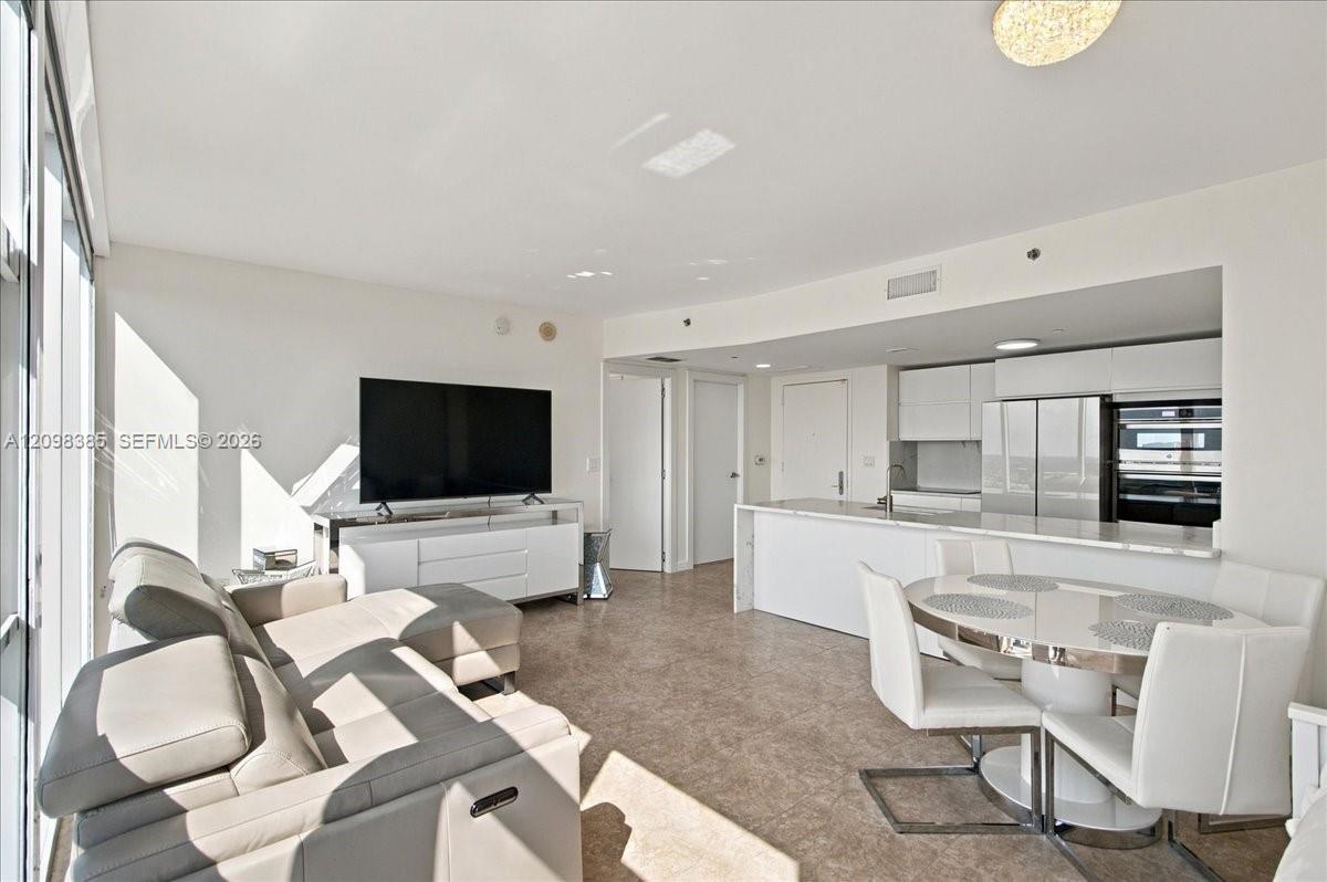 3607 1 / 1 871 sq. ft. $ 2026-09-30 0 foto