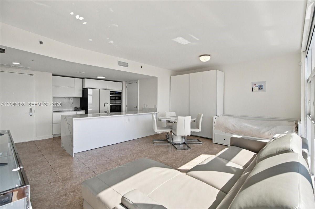 3607 1 / 1 871 sq. ft. $ 2026-09-30 0 foto