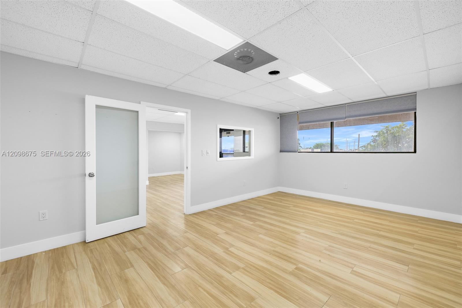 17  /   sq. ft. $ 2026-10-01 0 Photo