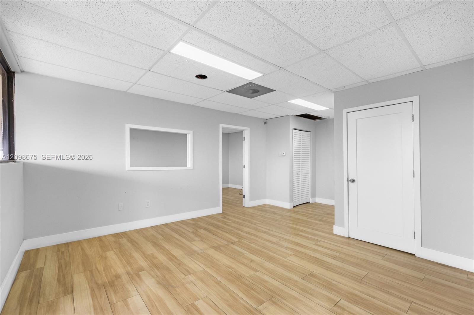 17  /   sq. ft. $ 2026-10-01 0 Photo