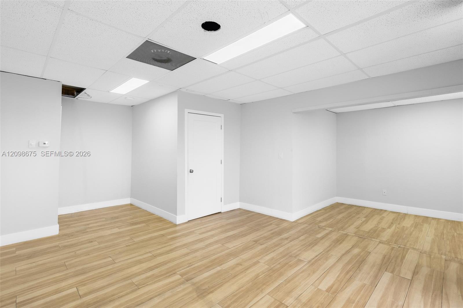 17  /   sq. ft. $ 2026-10-01 0 Photo