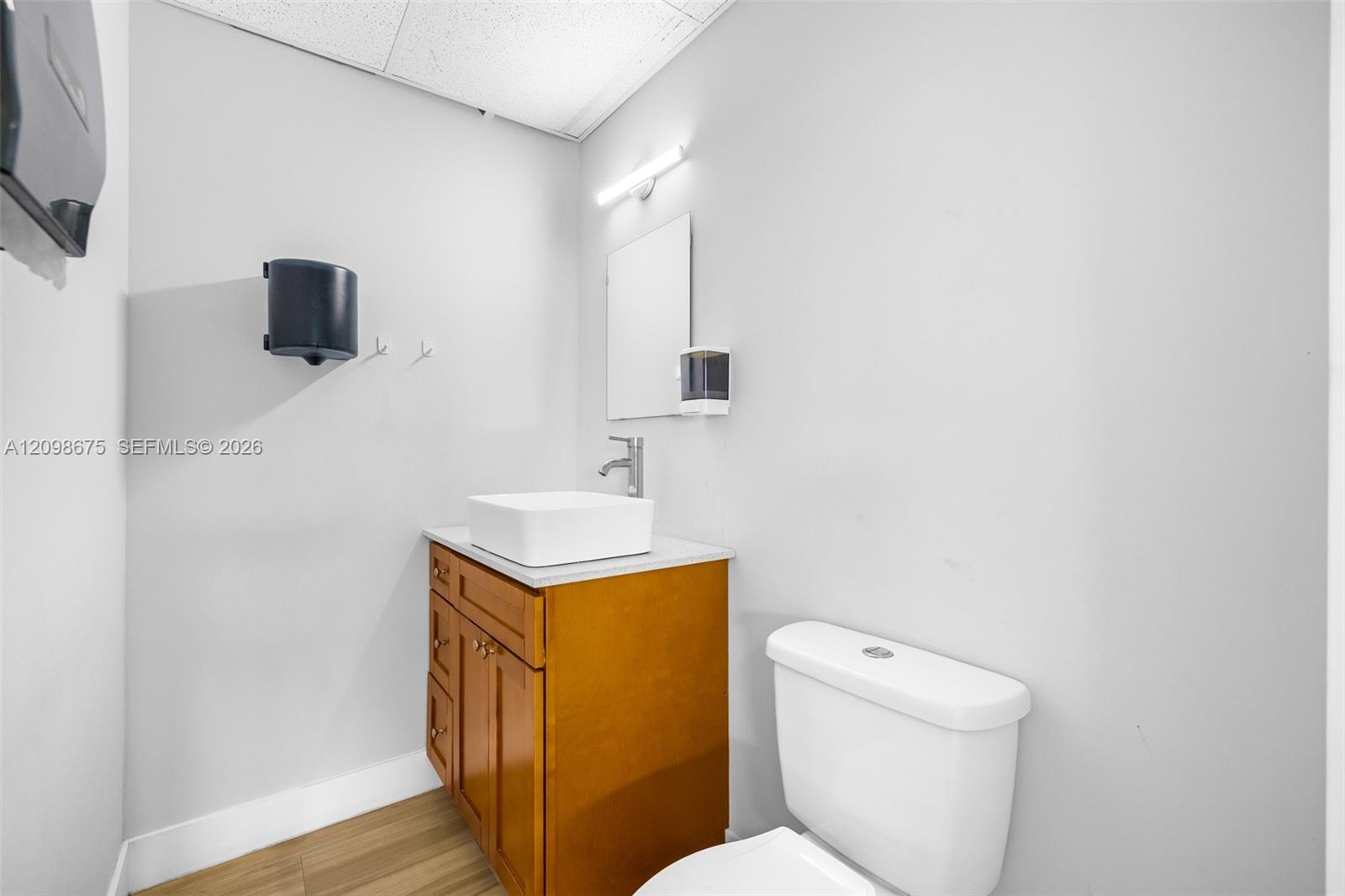 17  /   sq. ft. $ 2026-10-01 0 Photo
