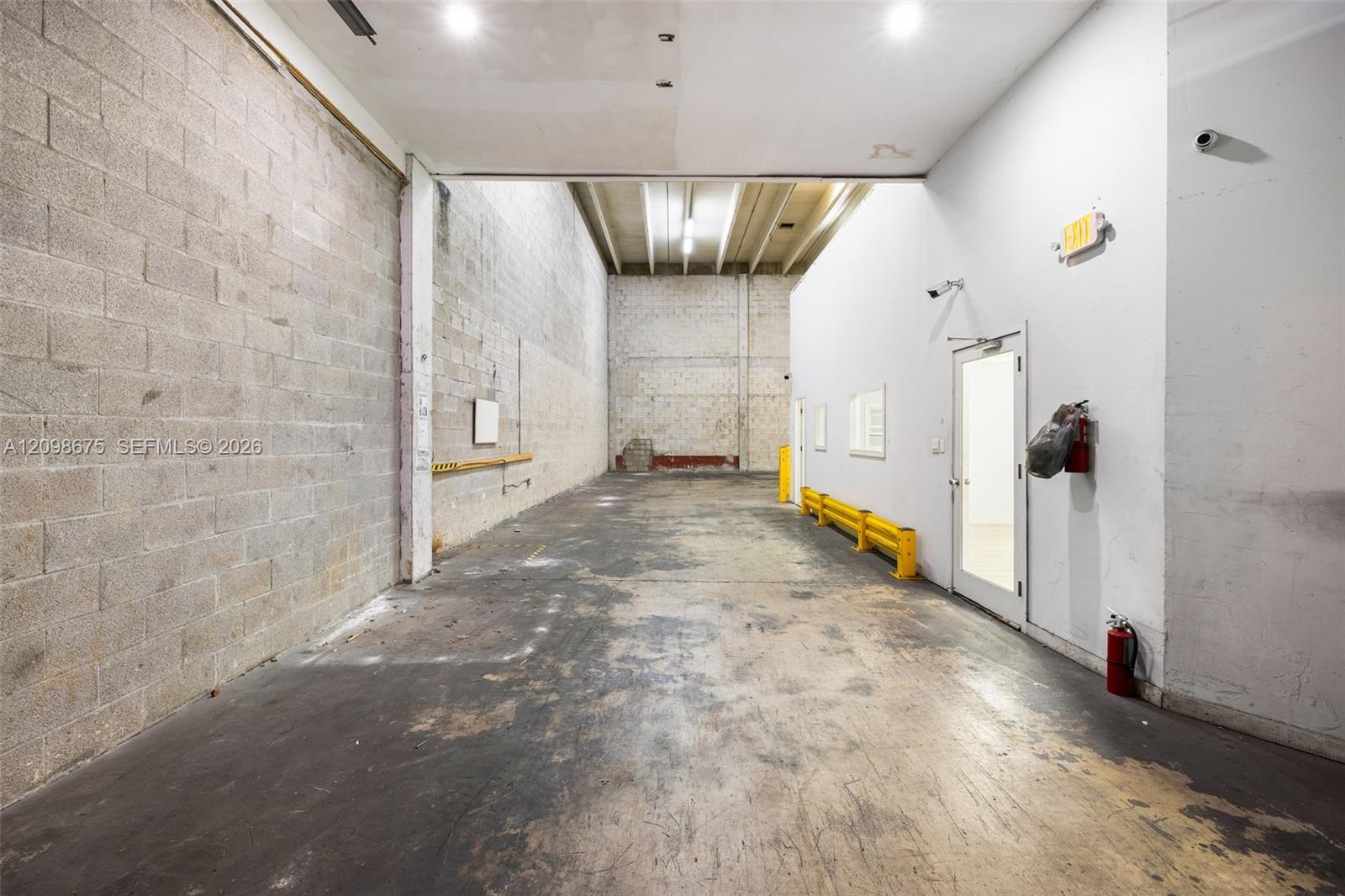 17  /   sq. ft. $ 2026-10-01 0 Photo