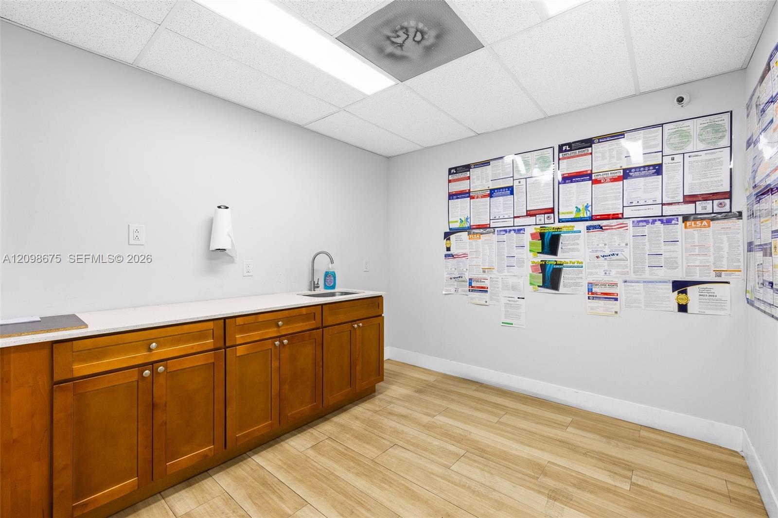 17  /   sq. ft. $ 2026-10-01 0 Photo