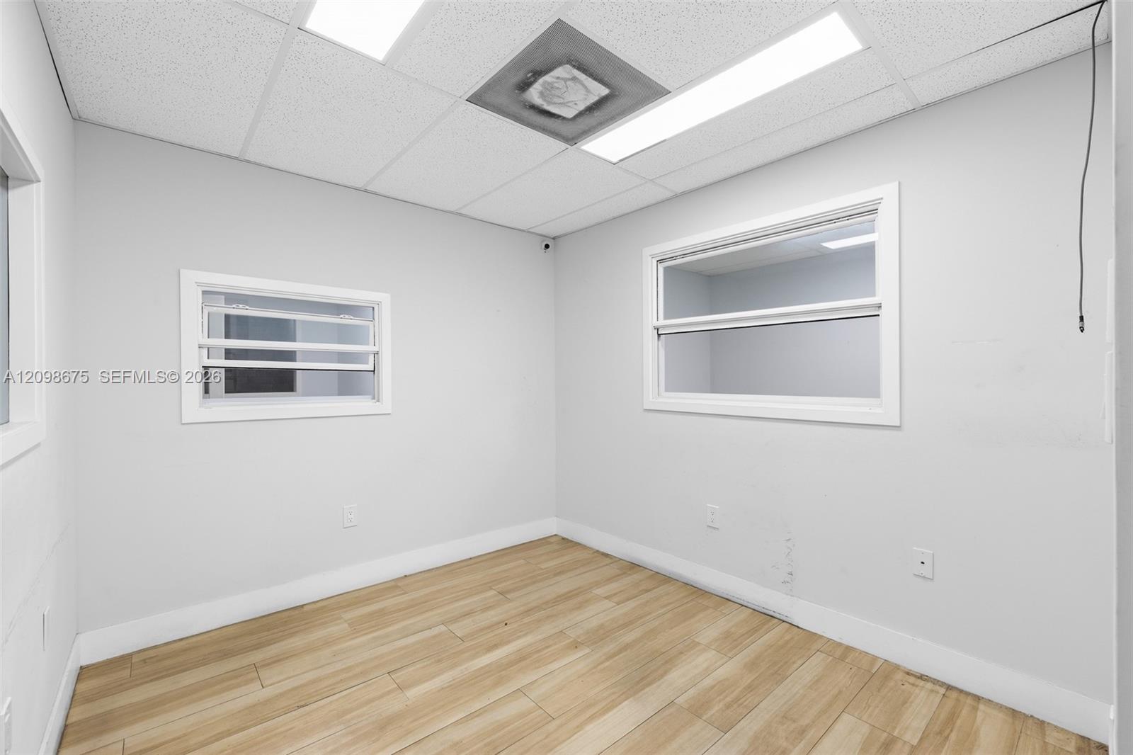 17  /   sq. ft. $ 2026-10-01 0 Photo
