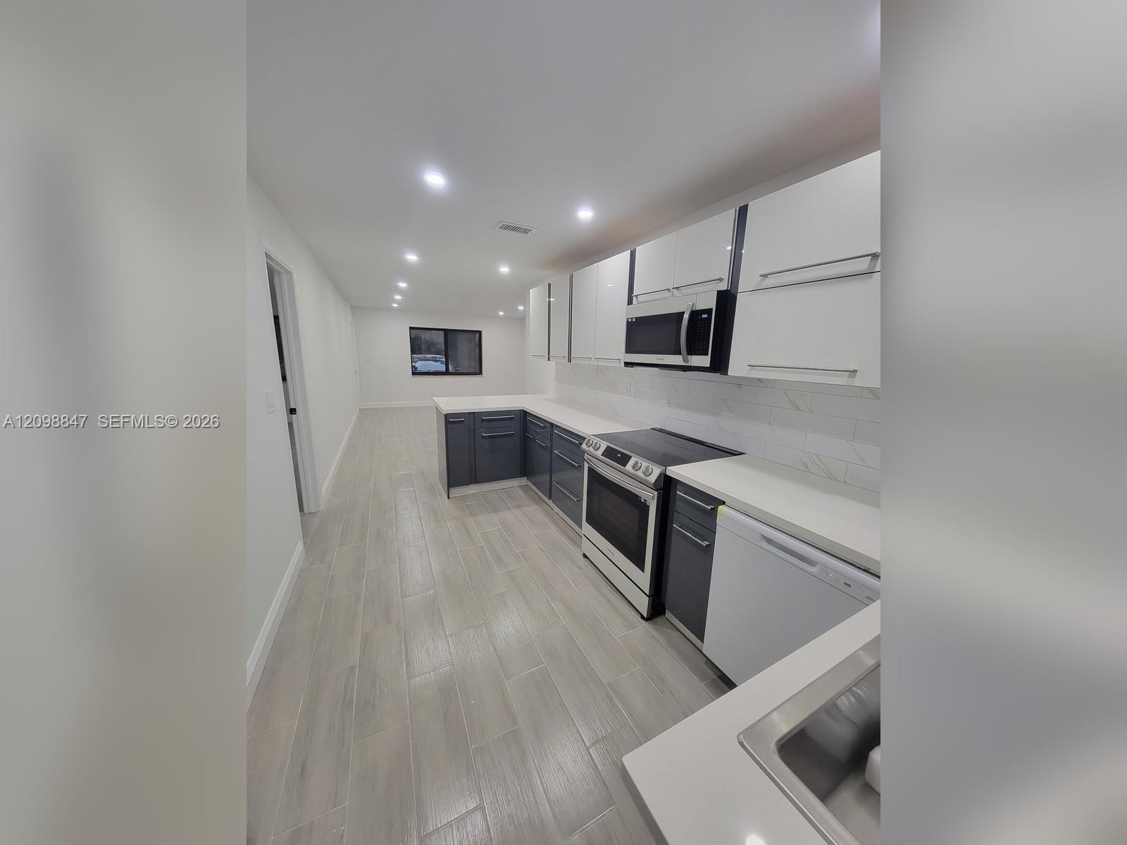 See details / 2583 sq. ft. $ 2026-10-01 0 Photo