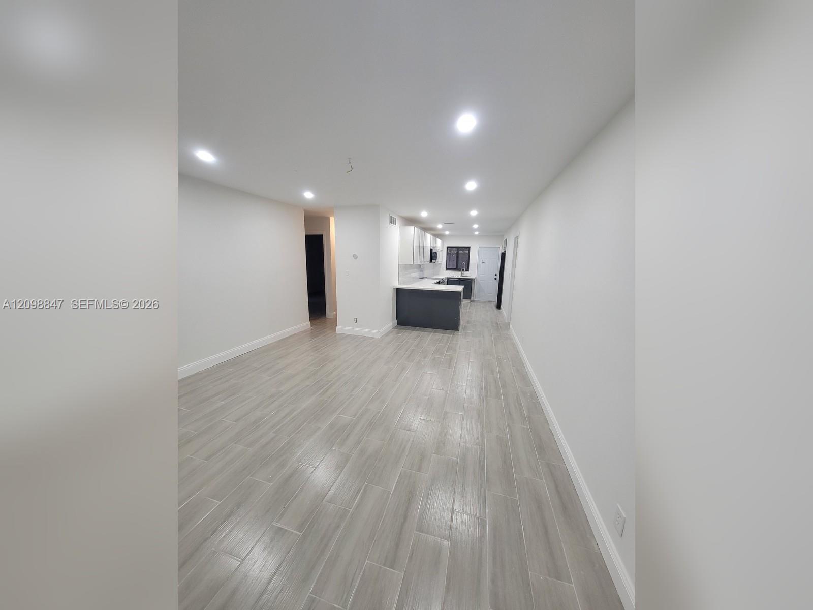 See details / 2583 sq. ft. $ 2026-10-01 0 Photo