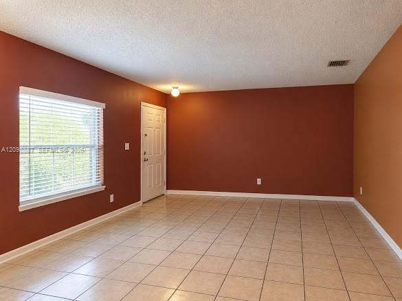 Ver detalles / sq. ft. $ 2026-10-01 0 foto