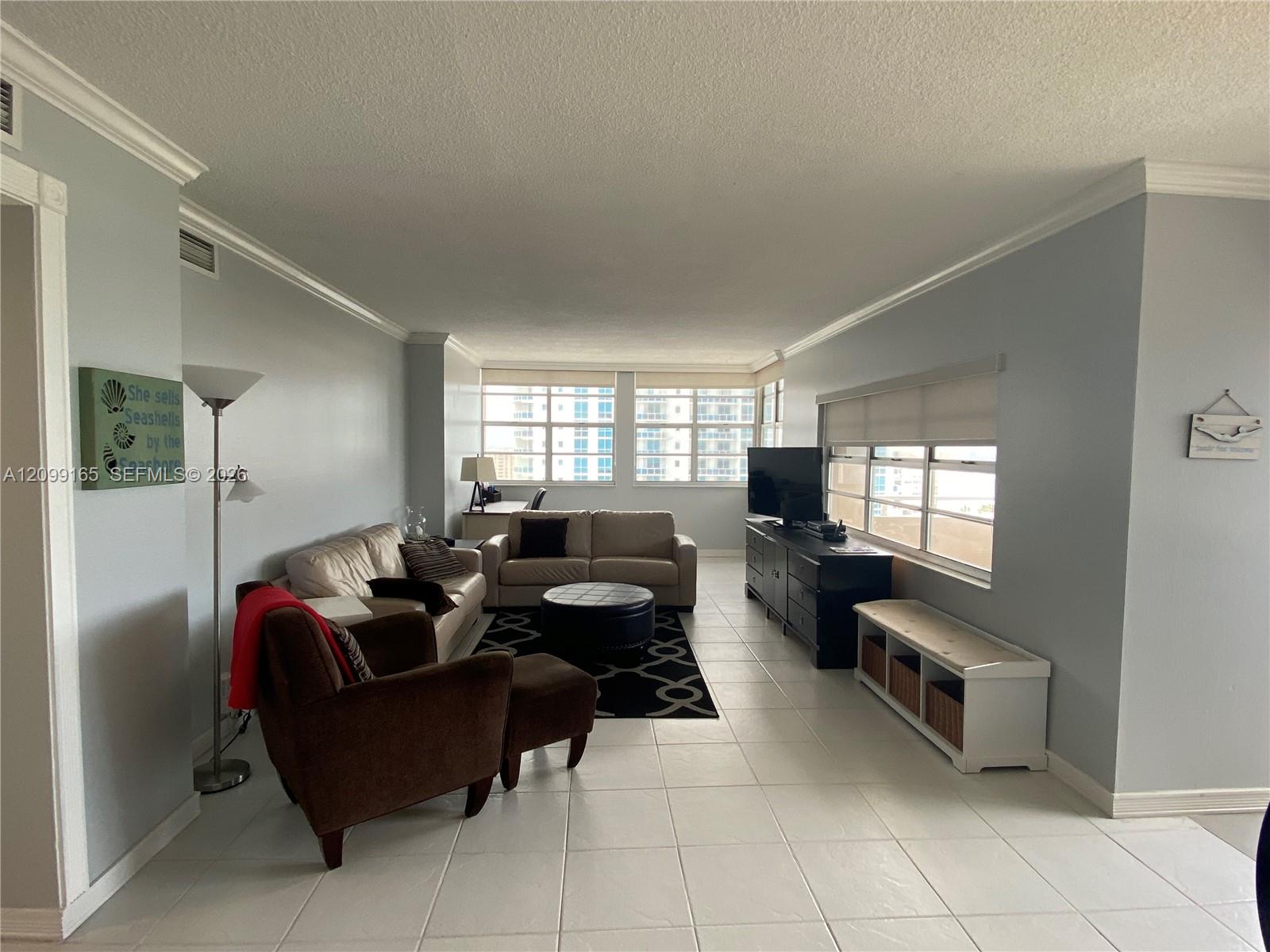 See details PHF 2 / 2 1275 sq. ft. $ 2026-10-01 0 Photo