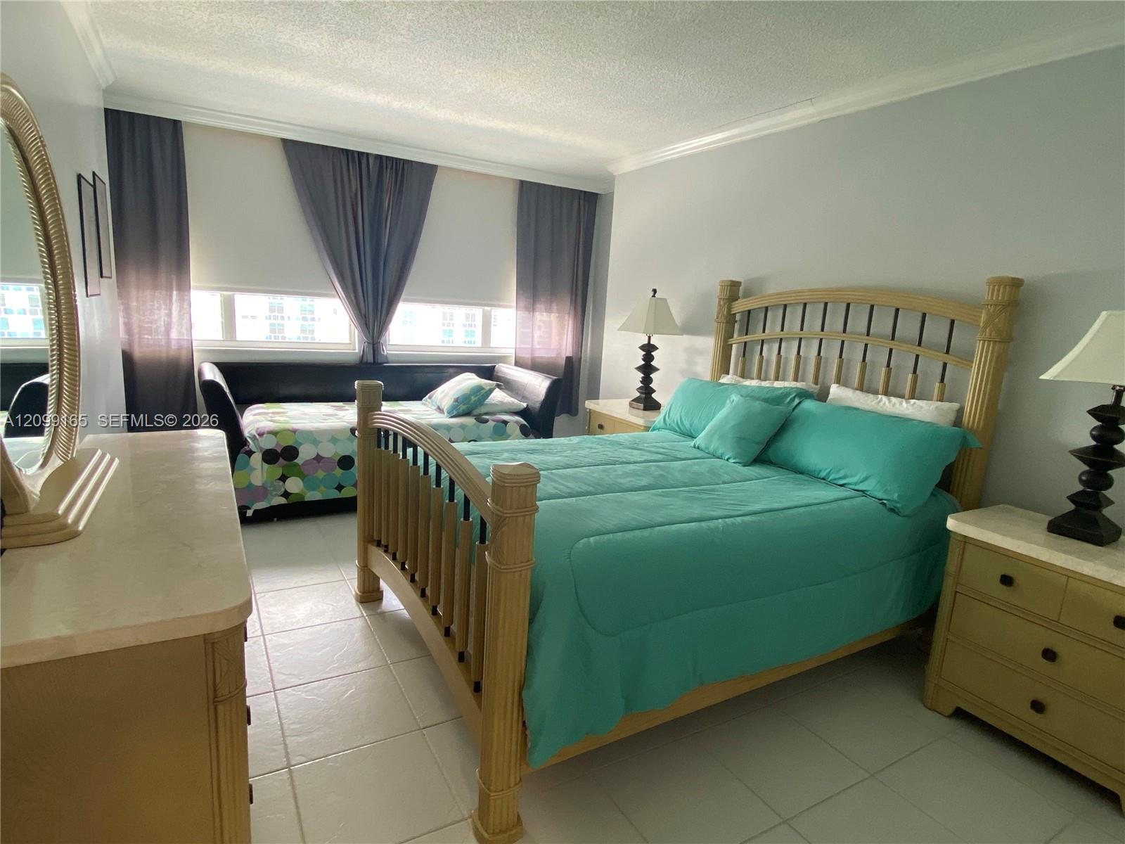 See details PHF 2 / 2 1275 sq. ft. $ 2026-10-01 0 Photo