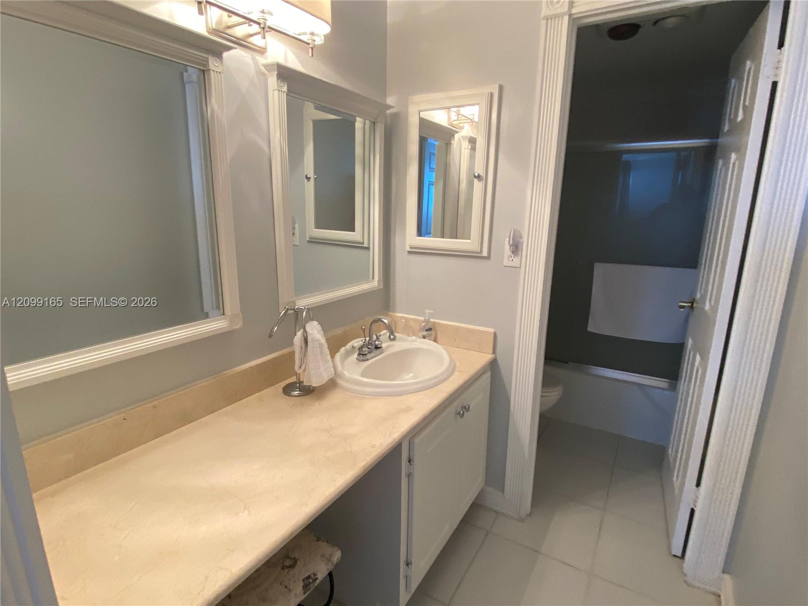 See details PHF 2 / 2 1275 sq. ft. $ 2026-10-01 0 Photo
