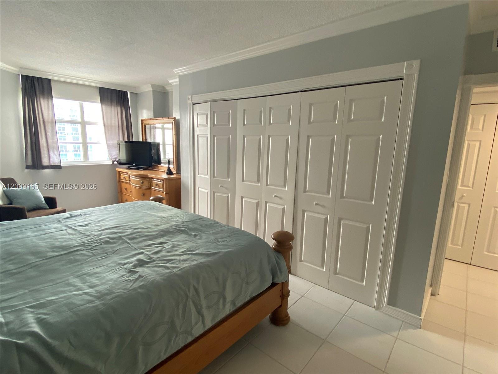 See details PHF 2 / 2 1275 sq. ft. $ 2026-10-01 0 Photo