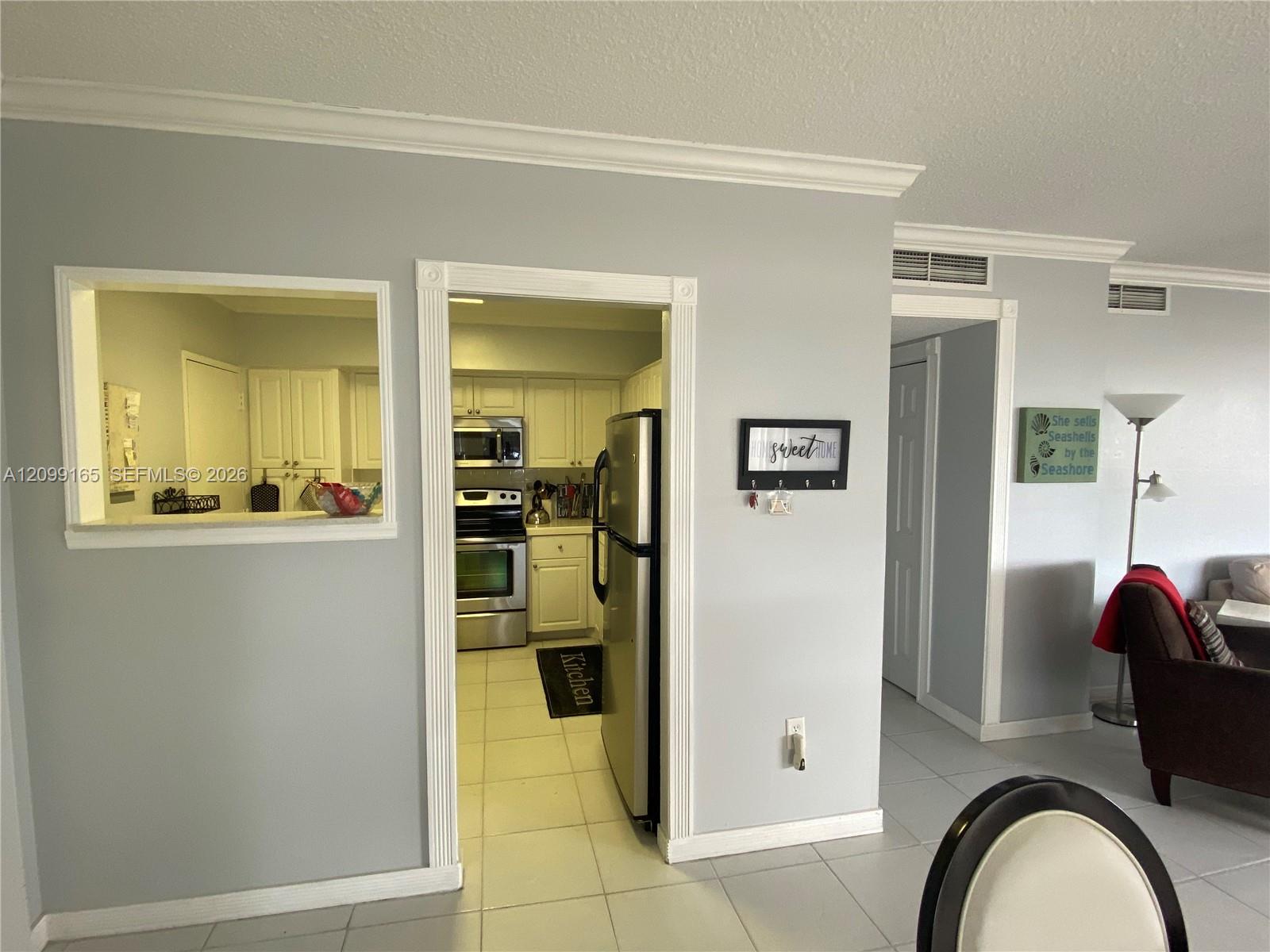 See details PHF 2 / 2 1275 sq. ft. $ 2026-10-01 0 Photo