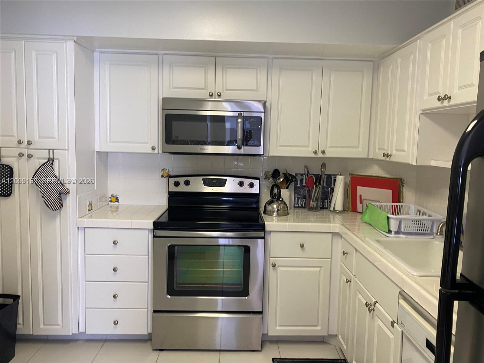 See details PHF 2 / 2 1275 sq. ft. $ 2026-10-01 0 Photo