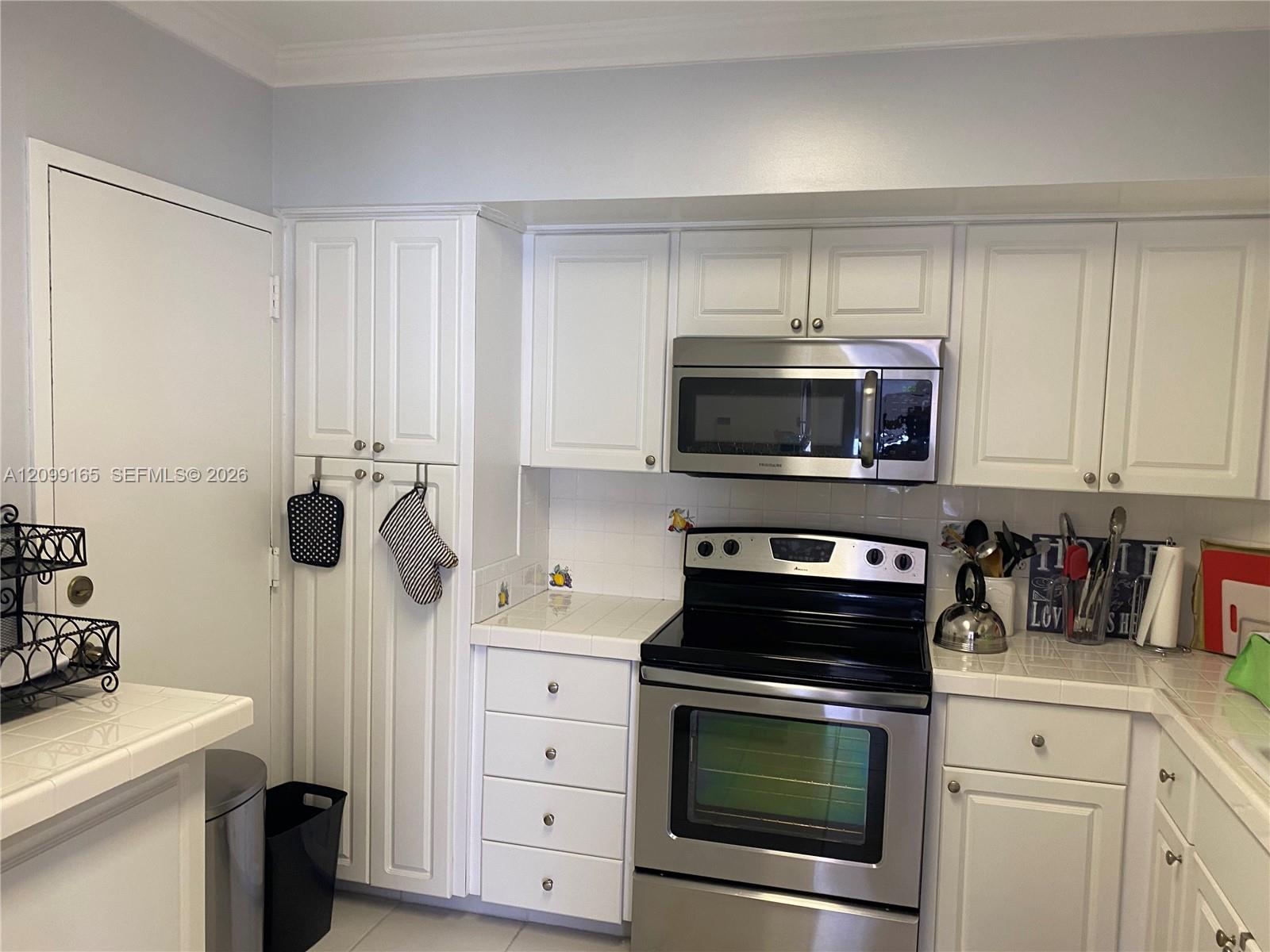 See details PHF 2 / 2 1275 sq. ft. $ 2026-10-01 0 Photo