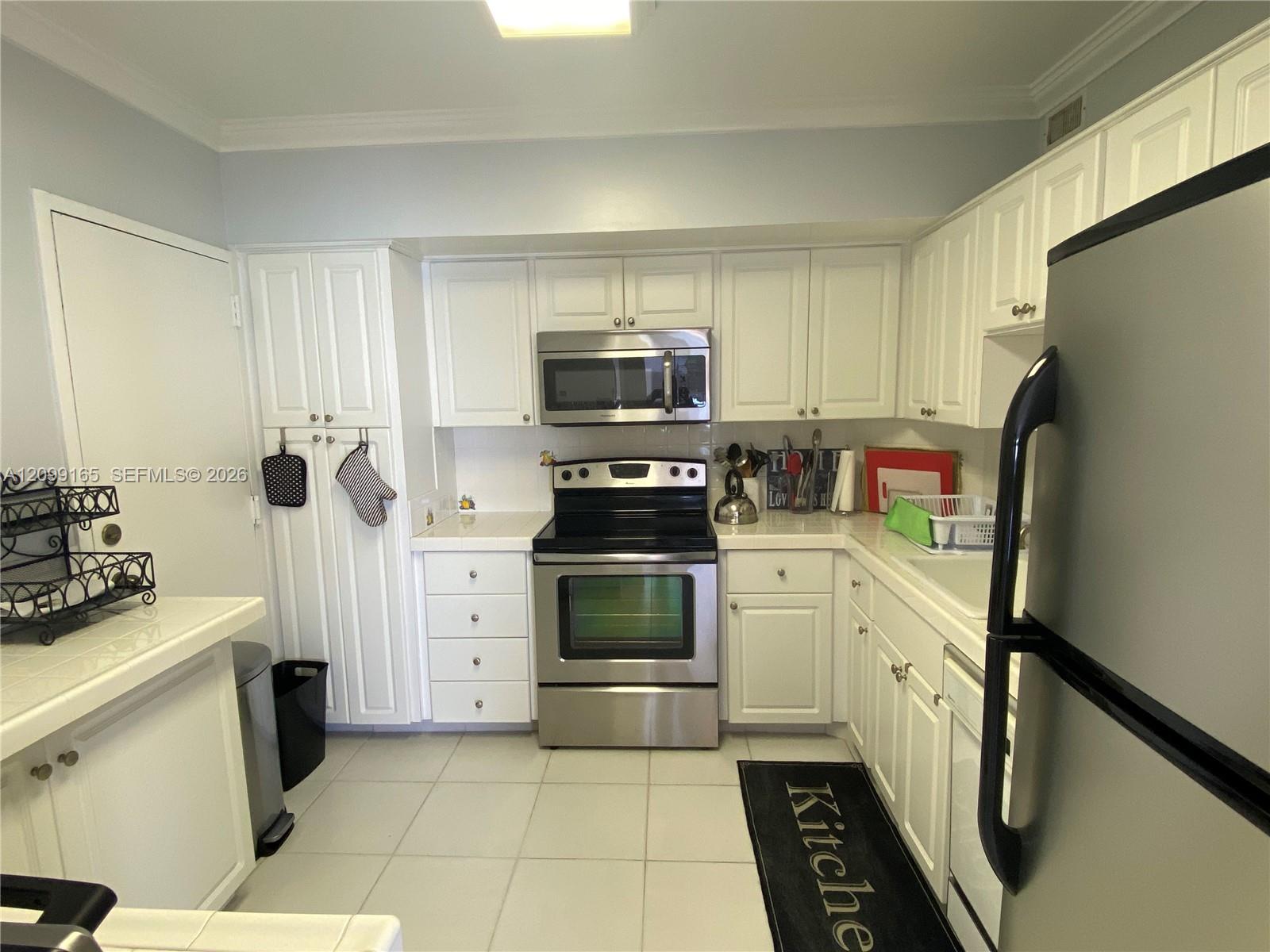 See details PHF 2 / 2 1275 sq. ft. $ 2026-10-01 0 Photo
