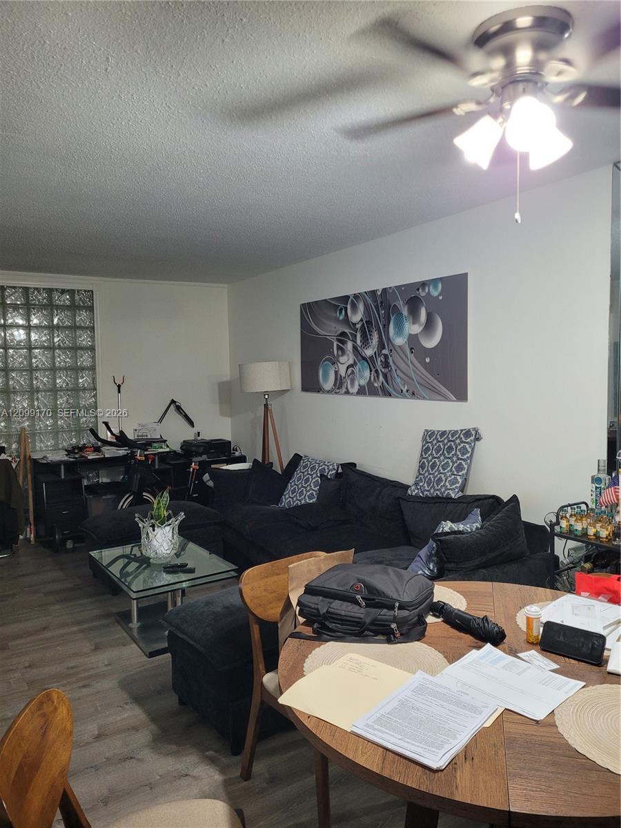 See details 615-1 2 / 2 1062 sq. ft. $ 2026-10-01 0 Photo