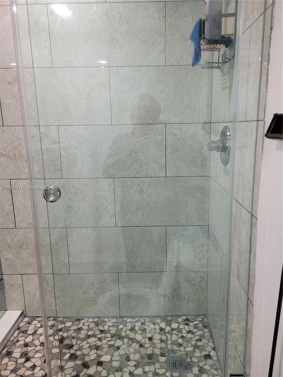 See details 615-1 2 / 2 1062 sq. ft. $ 2026-10-01 0 Photo