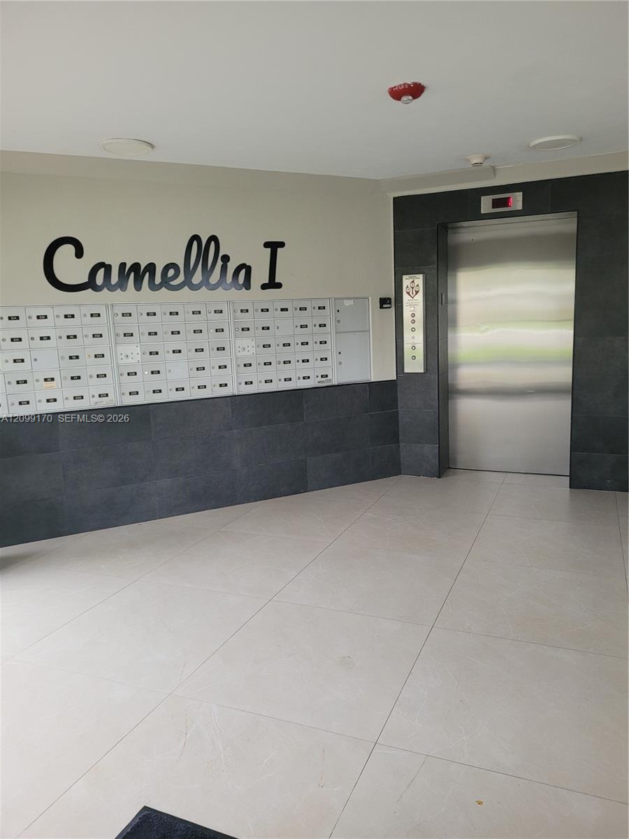 See details 615-1 2 / 2 1062 sq. ft. $ 2026-10-01 0 Photo