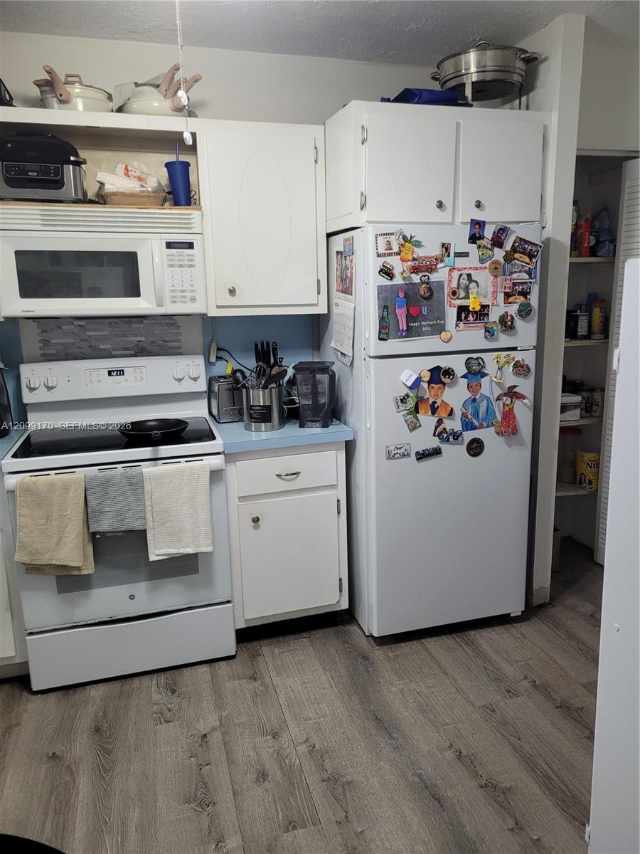 See details 615-1 2 / 2 1062 sq. ft. $ 2026-10-01 0 Photo