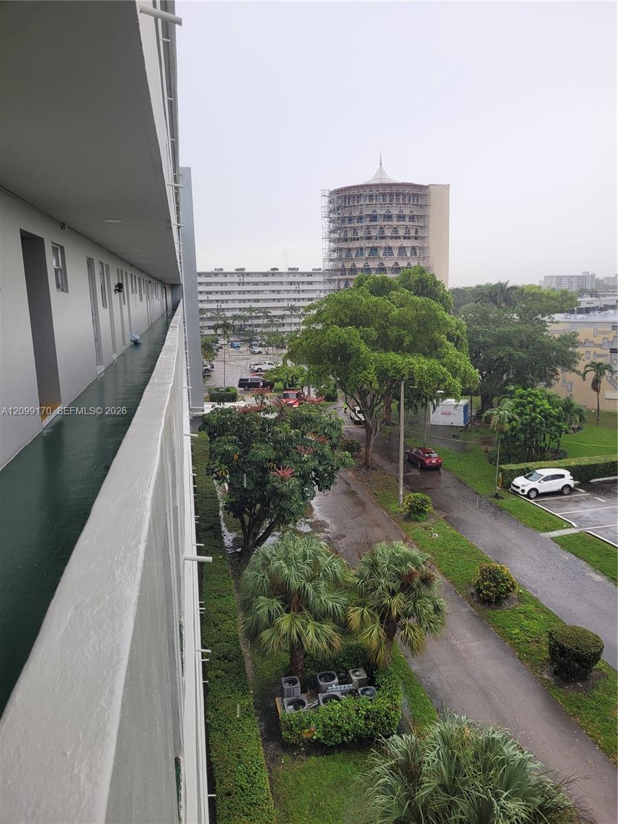 See details 615-1 2 / 2 1062 sq. ft. $ 2026-10-01 0 Photo