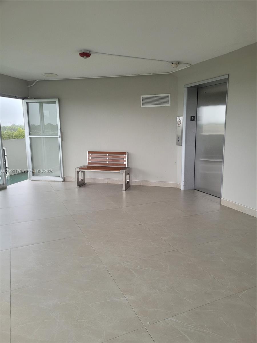 See details 615-1 2 / 2 1062 sq. ft. $ 2026-10-01 0 Photo
